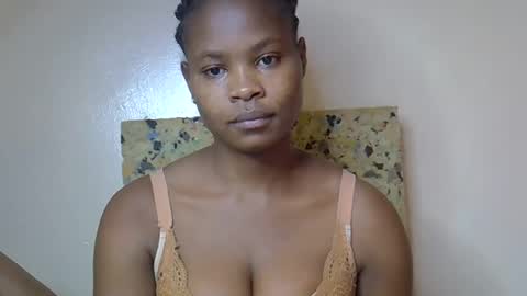 Snapshot of sexy_molyne chatting on 05-01-26, 01:37 Molyne online show from 05-01-26, 01:37