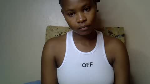 Snapshot of sexy_molyne chatting on 05-05-26, 04:31 Molyne online show from 05-05-26, 04:31