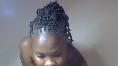 Snapshot of sexy_molyne chatting on 05-11-26, 11:57 Molyne online show from 05-11-26, 11:57