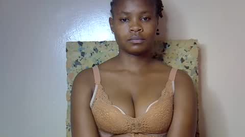 Snapshot of sexy_molyne chatting on 05-12-26, 01:30 Molyne online show from 05-12-26, 01:30