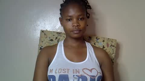 Snapshot of sexy_molyne chatting on 05-13-26, 11:44 Molyne online show from 05-13-26, 11:44