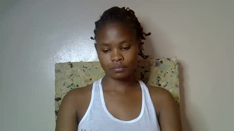 Snapshot of sexy_molyne chatting on 05-14-26, 01:18 Molyne online show from 05-14-26, 01:18