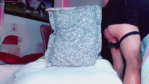 Snapshot of sexy_mysterious_dirty_girl chatting on 12-29-24, 11:18 queen online show from 12-29-24, 11:18