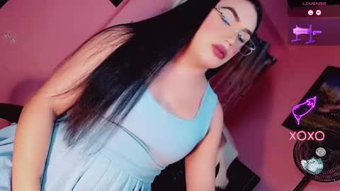 Snapshot of sexy_mysterious_dirty_girl chatting on 11-23-25, 09:53 queen online show from 11-23-25, 09:53