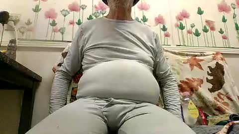 Snapshot of sexy_white_daddy chatting on 03-08-26, 03:32 Daddy online show from 03-08-26, 03:32