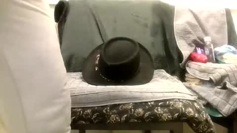 Snapshot of sexy_white_daddy chatting on 03-16-26, 06:28 Daddy online show from 03-16-26, 06:28