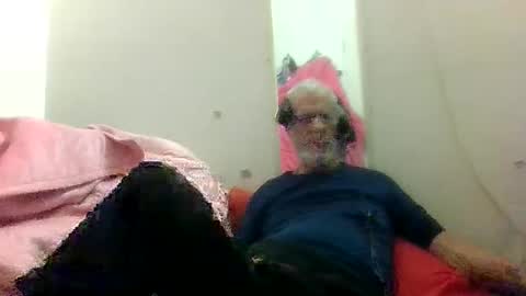 Snapshot of sexy_white_daddy chatting on 03-25-26, 02:17 Daddy online show from 03-25-26, 02:17