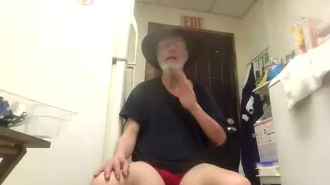 Snapshot of sexy_white_daddy chatting on 04-15-26, 02:07 Daddy online show from 04-15-26, 02:07