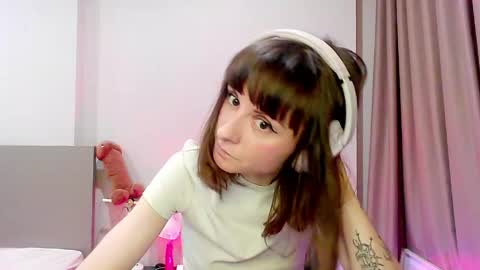 Snapshot of sexy_wise_kind chatting on 05-15-26, 06:37 Mandy Green online show from 05-15-26, 06:37