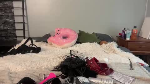 Snapshot of sexyandstoned420 chatting on 12-31-24, 04:57 Kali Brent online show from 12-31-24, 04:57