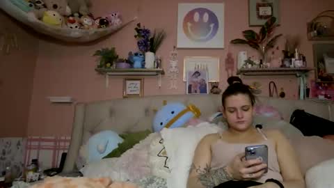 Snapshot of sexyandstoned420 chatting on 02-03-26, 01:37 Kali Brent online show from 02-03-26, 01:37