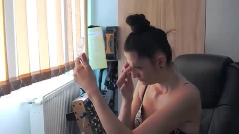 Snapshot of sexybeeaa chatting on 05-26-26, 07:37 SexyBea online show from 05-26-26, 07:37