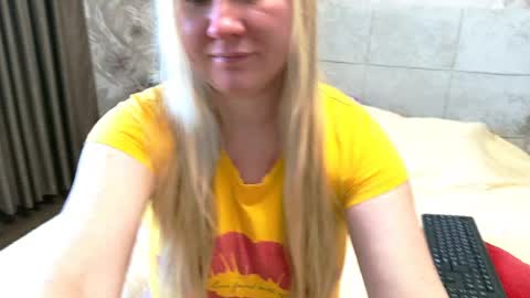Snapshot of sexyblondebush chatting on 04-06-26, 04:46 Lana online show from 04-06-26, 04:46