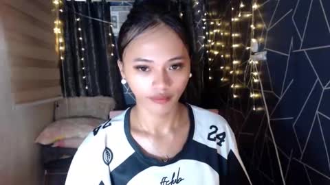 Miss Cheng online show from 11-12-25, 08:37