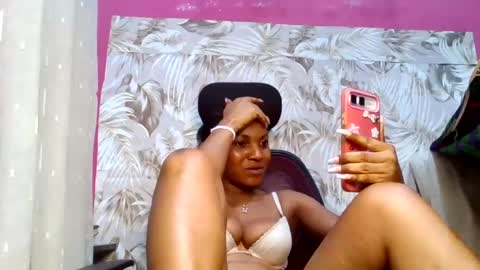 Snapshot of sexydoll32 chatting on 06-25-26, 12:21 sexydoll32 online show from 06-25-26, 12:21