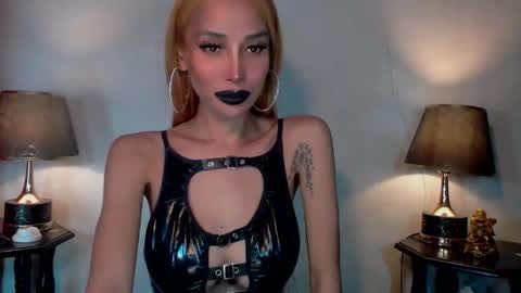 Queen Sofia online show from 05-22-26, 02:55