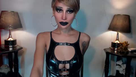 Queen Sofia online show from 05-28-26, 02:31