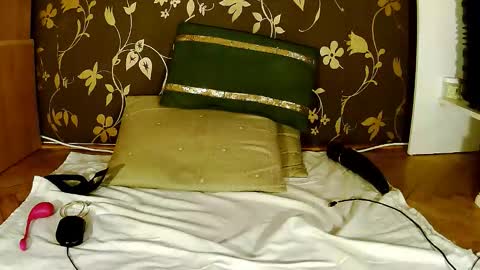 Snapshot of sexymayagold chatting on 03-23-26, 04:11 Squirty Maya Gold online show from 03-23-26, 04:11