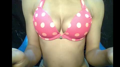 Snapshot of sexypussy000 chatting on 02-08-26, 08:29 sexypussy000 online show from 02-08-26, 08:29