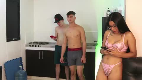 Snapshot of sexyskinnynaksu chatting on 06-10-26, 02:23 sexyskinnynaksu online show from 06-10-26, 02:23