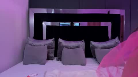 Shaina Vasquez online show from 02-01-26, 05:17