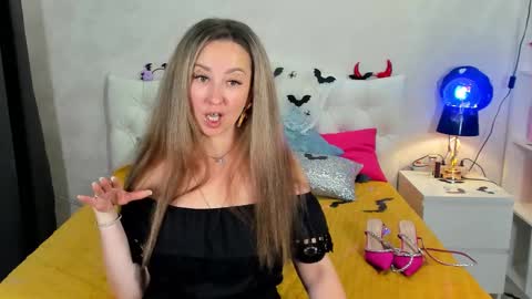 Svetlana ...........help me get 100 reactions before the end of the year Thumb up if you like me I appreciate it and thank you online show from 10-28-25, 03:32