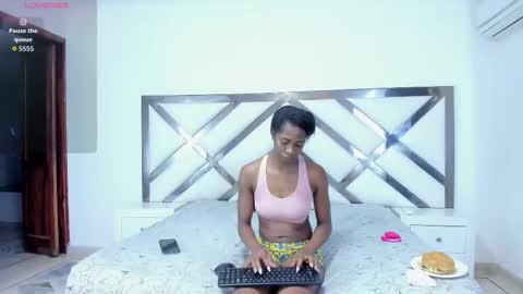 S H A N E L L E   online show from 11-10-25, 01:10