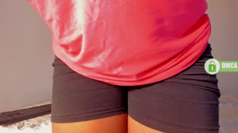 Snapshot of shaniblack chatting on 07-15-26, 11:32 Danna online show from 07-15-26, 11:32