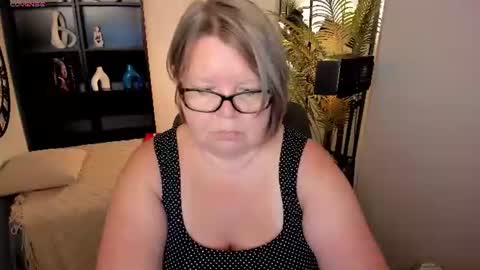 Snapshot of shannonshine chatting on 07-09-26, 01:04 Shannon online show from 07-09-26, 01:04