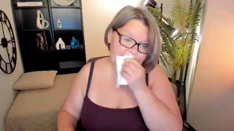 Snapshot of shannonshine chatting on 07-16-26, 01:50 Shannon online show from 07-16-26, 01:50