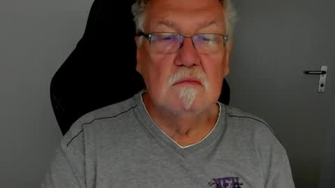 Snapshot of sharlots_pet chatting on 04-28-26, 09:47 sharlots_pet online show from 04-28-26, 09:47