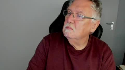 Snapshot of sharlots_pet chatting on 05-16-26, 10:12 sharlots_pet online show from 05-16-26, 10:12