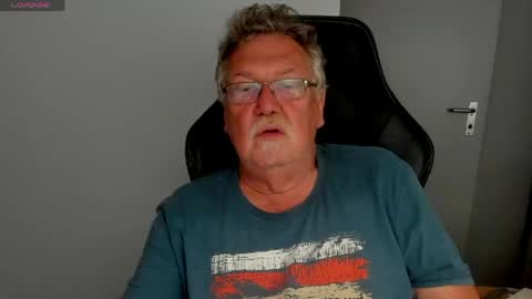 Snapshot of sharlots_pet chatting on 05-23-26, 10:36 sharlots_pet online show from 05-23-26, 10:36