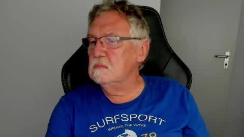 Snapshot of sharlots_pet chatting on 06-05-26, 06:24 sharlots_pet online show from 06-05-26, 06:24