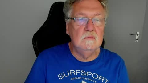 Snapshot of sharlots_pet chatting on 06-06-26, 08:30 sharlots_pet online show from 06-06-26, 08:30