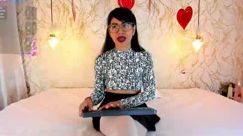 Snapshot of sharon_leather chatting on 05-18-26, 12:11 sharon_leather online show from 05-18-26, 12:11