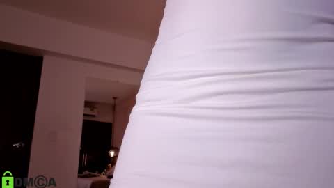 Snapshot of sharonn___ chatting on 12-23-25, 04:10 Sharon online show from 12-23-25, 04:10