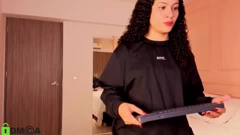 Snapshot of sharonn___ chatting on 01-13-26, 03:56 Sharon online show from 01-13-26, 03:56