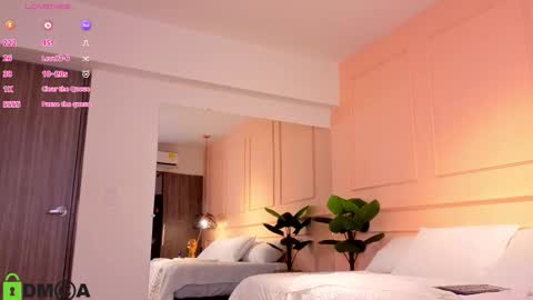 Snapshot of sharonn___ chatting on 02-13-26, 04:08 Sharon online show from 02-13-26, 04:08