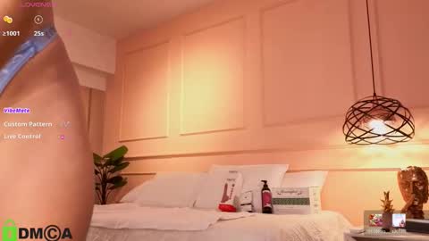 Snapshot of sharonn___ chatting on 03-25-26, 04:07 Sharon online show from 03-25-26, 04:07