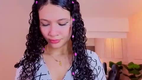 Snapshot of sharonn___ chatting on 06-18-26, 03:40 Sharon online show from 06-18-26, 03:40