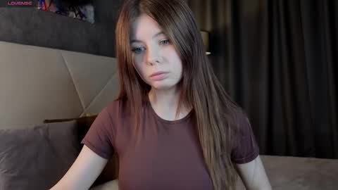 Snapshot of shei1a_shy chatting on 01-14-26, 09:48 Amely online show from 01-14-26, 09:48