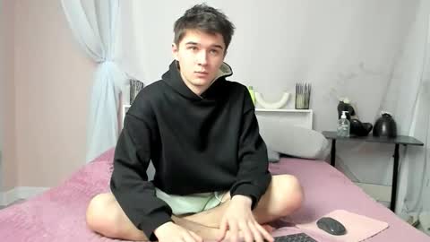 Max online show from 01-10-26, 05:42