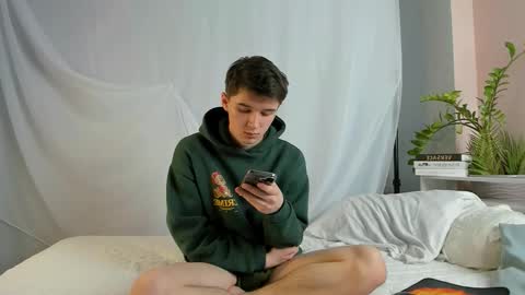 Max online show from 03-25-26, 06:47