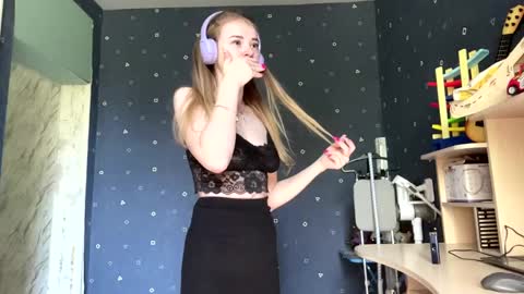 Kaayy online show from 05-19-26, 07:04