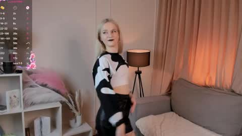 Sara online show from 04-25-26, 07:22