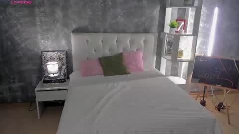 Snapshot of shiny_lisss chatting on 06-18-26, 01:39 Lisa online show from 06-18-26, 01:39