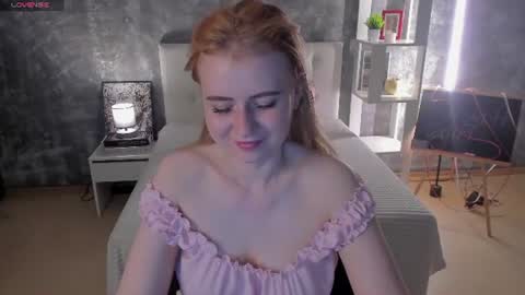 Snapshot of shiny_lisss chatting on 06-20-26, 02:03 Lisa online show from 06-20-26, 02:03