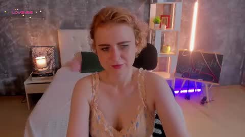 Snapshot of shiny_lisss chatting on 07-05-26, 01:23 Lisa online show from 07-05-26, 01:23