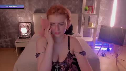 Snapshot of shiny_lisss chatting on 07-10-26, 01:43 Lisa online show from 07-10-26, 01:43